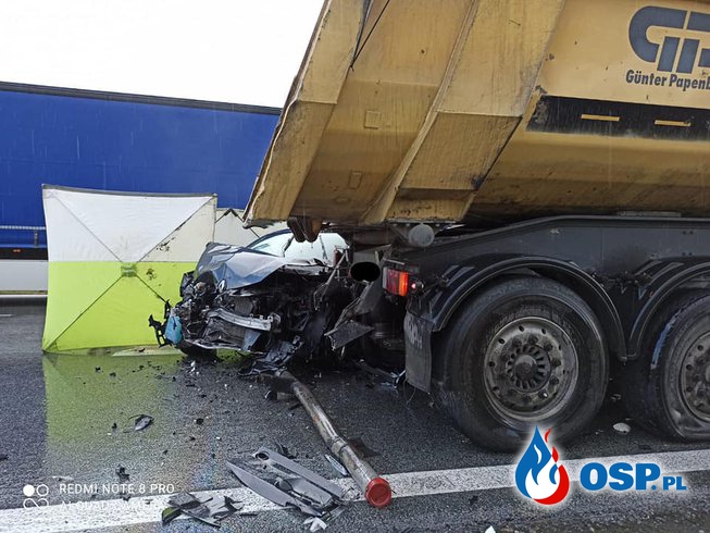 Tragiczny finał karambolu na S3. Jedna osoba zginęła po zderzeniu trzech pojazdów. OSP Ochotnicza Straż Pożarna