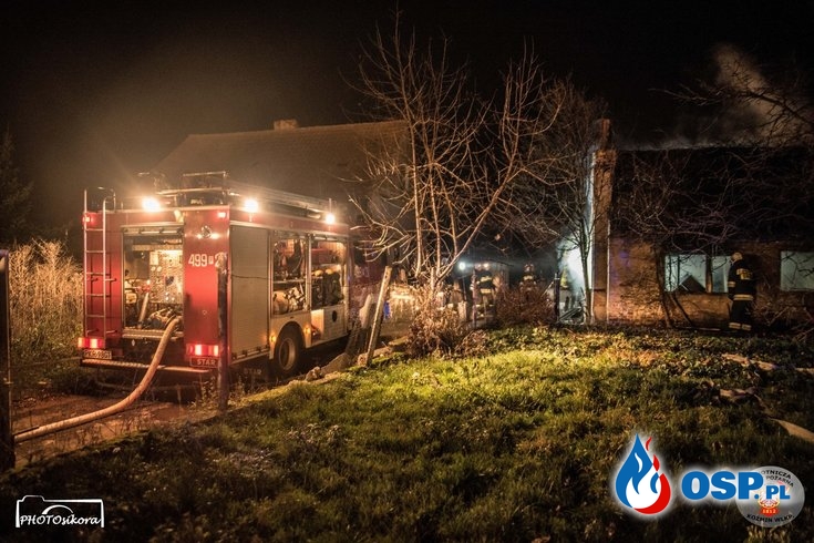 Pustostan w ogniu. 4 zastępy strażaków w akcji. OSP Ochotnicza Straż Pożarna