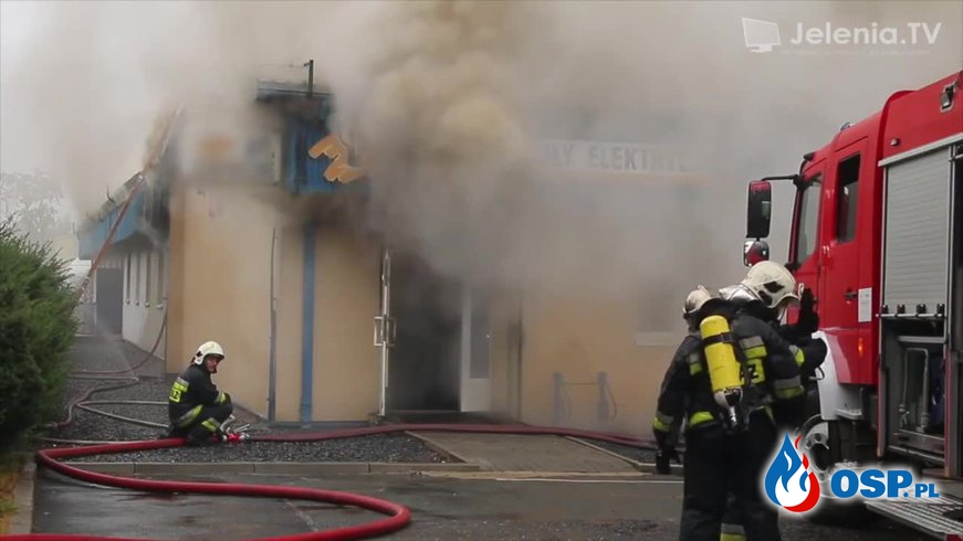 Ogromny pożar hurtowni w Cieplicach. W akcji kilkanaście zastępów OSP i PSP.  OSP Ochotnicza Straż Pożarna