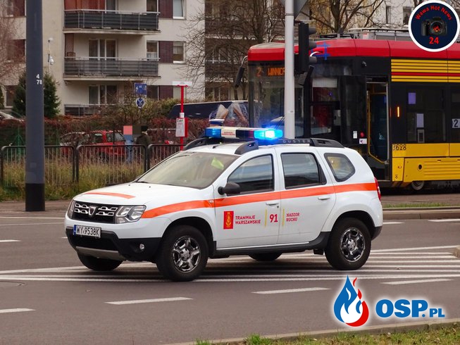 Zderzenie tramwaju z samochodem w Warszawie. Na miejscu lądował śmigłowiec LPR. OSP Ochotnicza Straż Pożarna