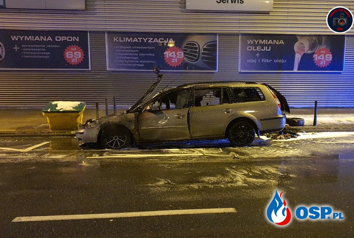 Pożar auta na warszawskiej Woli. Policja ustala właściciela pojazdu. OSP Ochotnicza Straż Pożarna