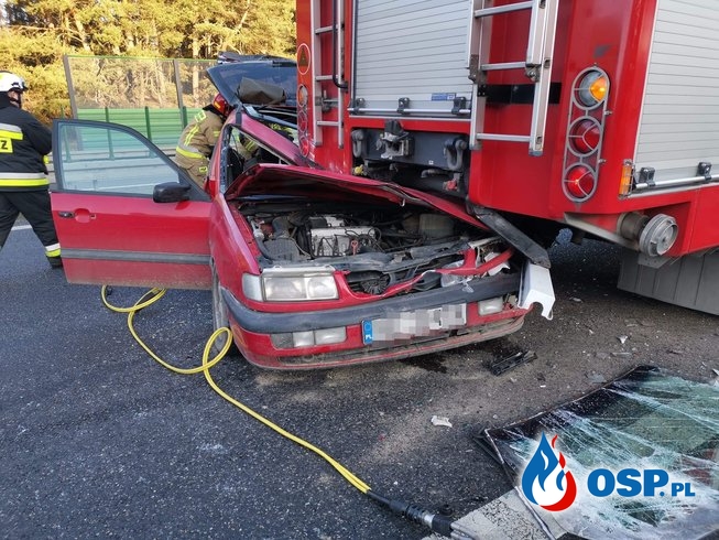 Auto wbiło się w wóz strażacki, zabezpieczający miejsce wypadku na S10 OSP Ochotnicza Straż Pożarna