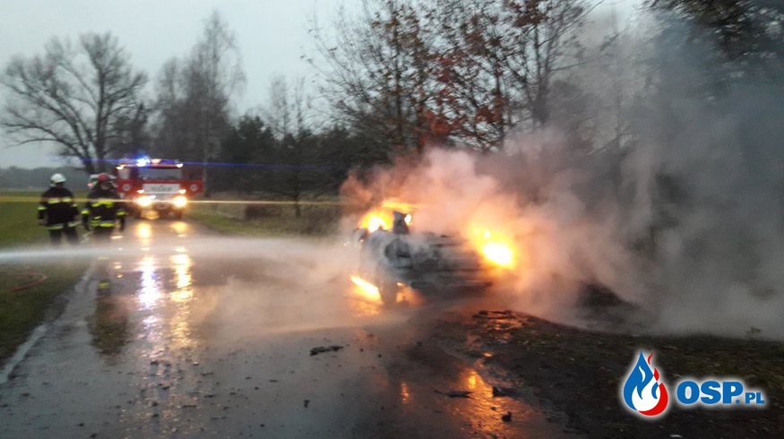 Pożar samochodu osobowego w Krępnej, niedaleko Krapkowic. OSP Ochotnicza Straż Pożarna