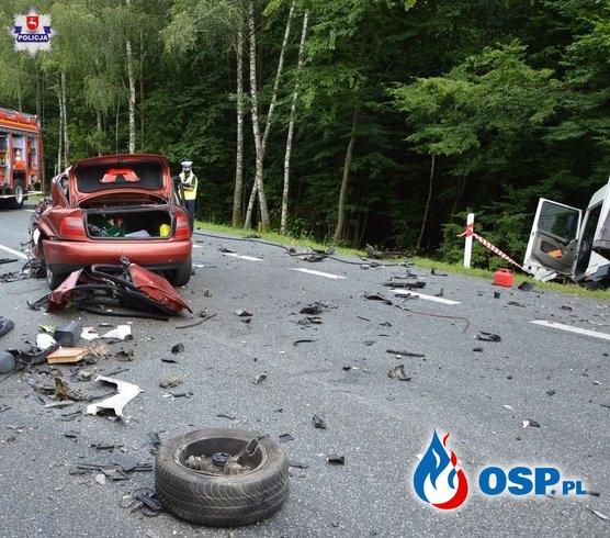 19-latka zginęła w czołowym zderzeniu samochodu z ciężarówką OSP Ochotnicza Straż Pożarna