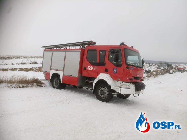 Czerwone samochody na biało. Galeria pięknych wozów strażackich w zimowym wydaniu! OSP Ochotnicza Straż Pożarna