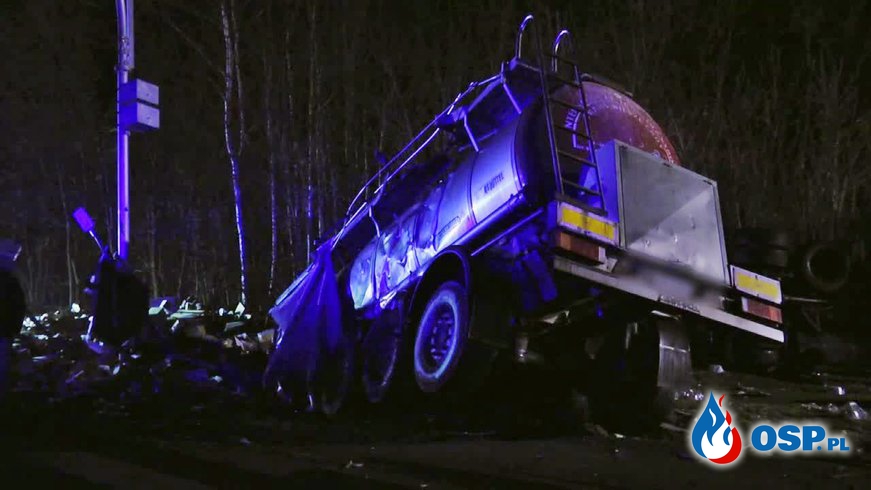 Zderzenie ciężarówek pod Przysuchą. Zginął jeden z kierowców. OSP Ochotnicza Straż Pożarna