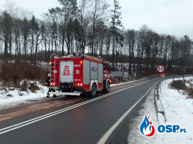 Plama oleju napędowego na drodze krajowej nr 31 i wojewódzkiej nr 122 OSP Ochotnicza Straż Pożarna