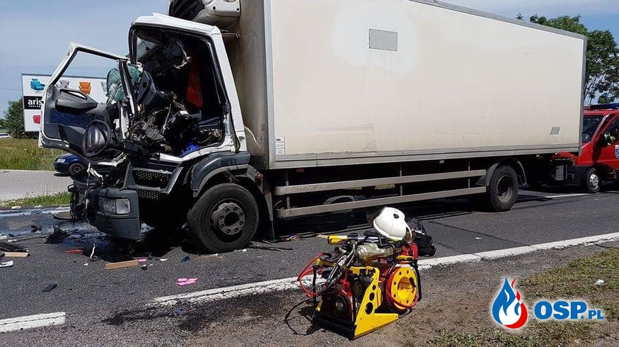 Wypadek dwóch ciężarówek na trasie Poznań-Września. OSP Ochotnicza Straż Pożarna
