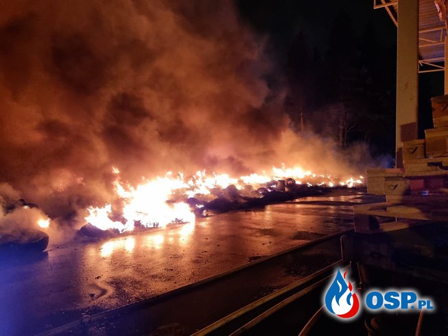 Pożar składowiska opon pod Lublinem. W akcji 21 zastępów strażaków. OSP Ochotnicza Straż Pożarna