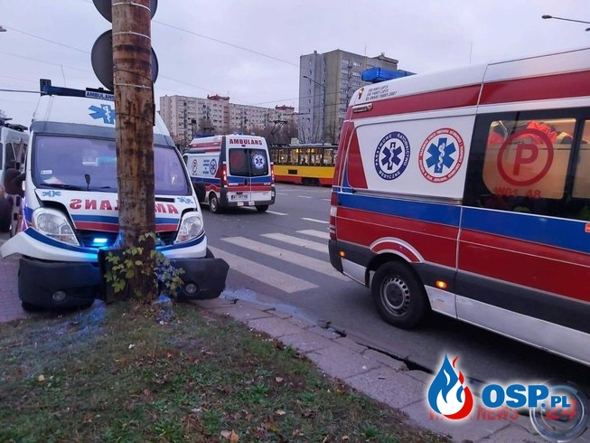 Wypadek karetki przewożącej pacjenta. W ambulans uderzył samochód. OSP Ochotnicza Straż Pożarna