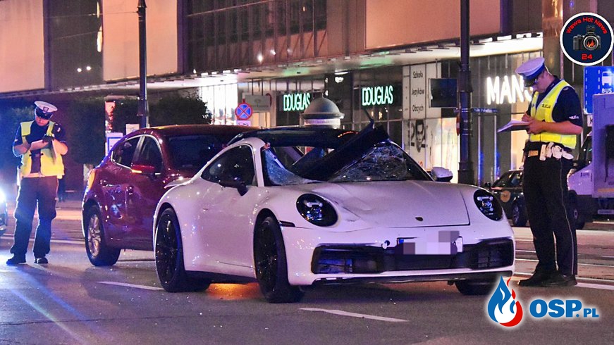 Mężczyzna zginął pod kołami Porsche 911. Tragiczny wypadek w centrum Warszawy. OSP Ochotnicza Straż Pożarna