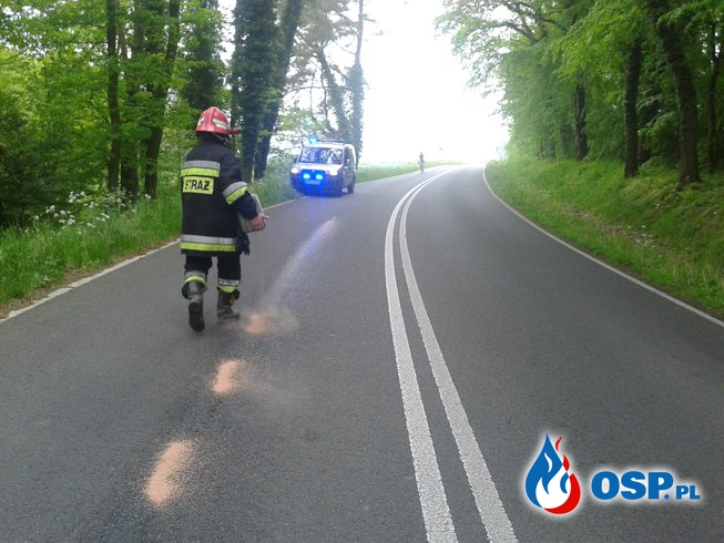 Wyciek oleju na jezdnię OSP Ochotnicza Straż Pożarna