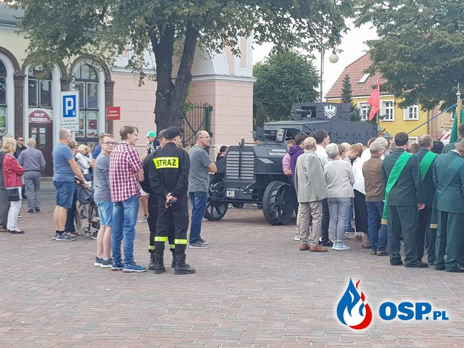 Defilada upamiętniająca wejście 7 Pułku Strzelców Wielkopolskich do Chodzieży. OSP Ochotnicza Straż Pożarna