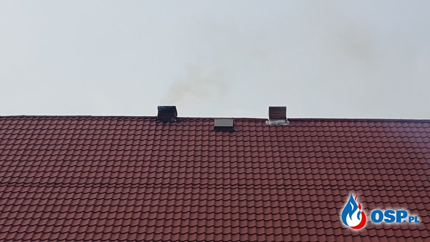 Pożar sadzy spowodował zadymienie w całym domu OSP Ochotnicza Straż Pożarna