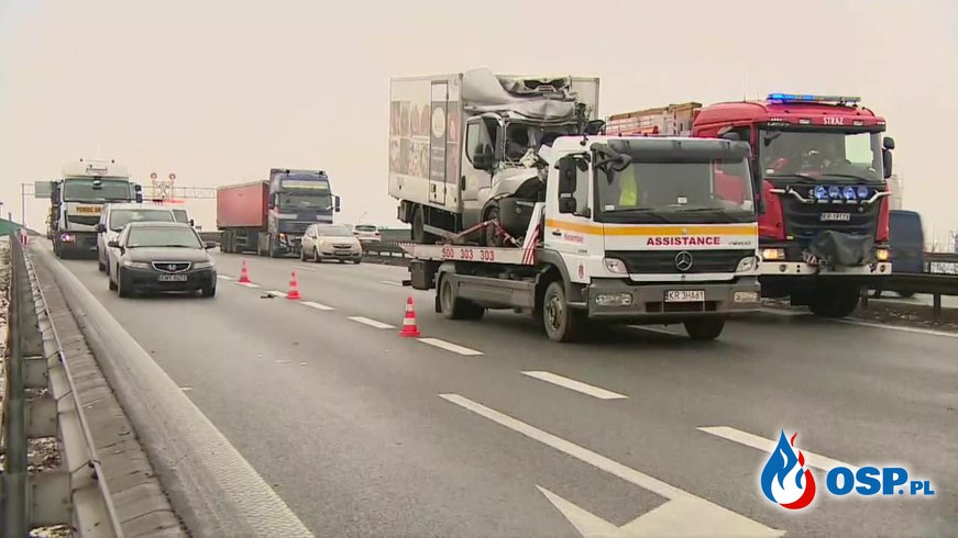 Tragiczny wypadek na autostradzie A4. W karambolu zginął jeden z kierowców. OSP Ochotnicza Straż Pożarna