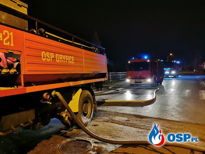 Nocny pożar warsztatu samochodowego OSP Ochotnicza Straż Pożarna