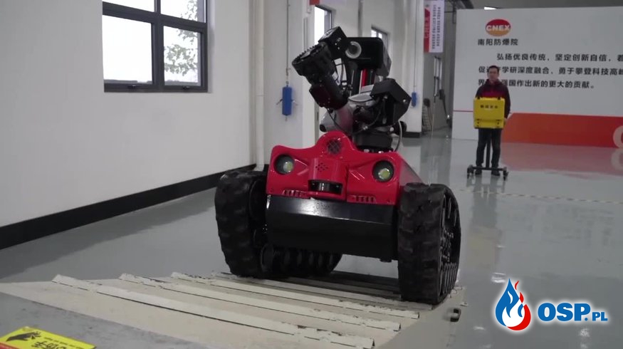 Zdalnie sterowany robot pomoże strażakom w Chinach? Gasi, analizuje skład dymu i przekazuje obraz. OSP Ochotnicza Straż Pożarna