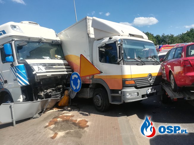 Kolizja dwóch samochodów ciężarowych OSP Ochotnicza Straż Pożarna