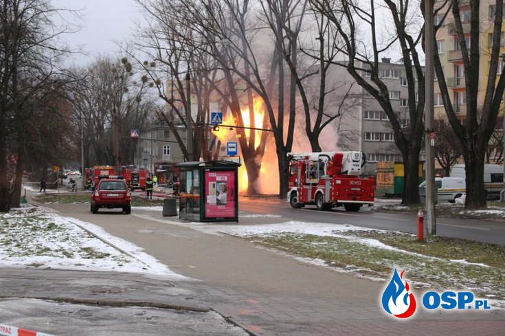 Pożar gazociągu w Łodzi. Jedna osoba ranna, ponad 50 ewakuowanych. OSP Ochotnicza Straż Pożarna