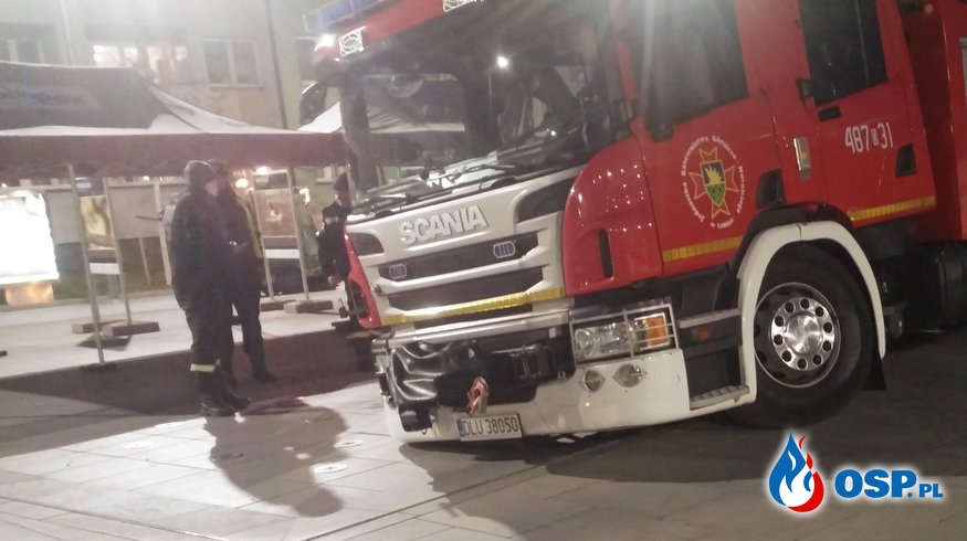 Fontanna zapadła się pod wozem strażackim w Lubinie OSP Ochotnicza Straż Pożarna
