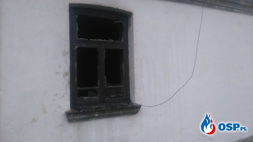 Pożar domu, poszkodowany właściciel. OSP Ochotnicza Straż Pożarna