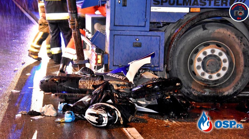 Motocykl zderzył się z szambiarką w Lesznowoli. Na miejscu lądował śmigłowiec LPR. OSP Ochotnicza Straż Pożarna