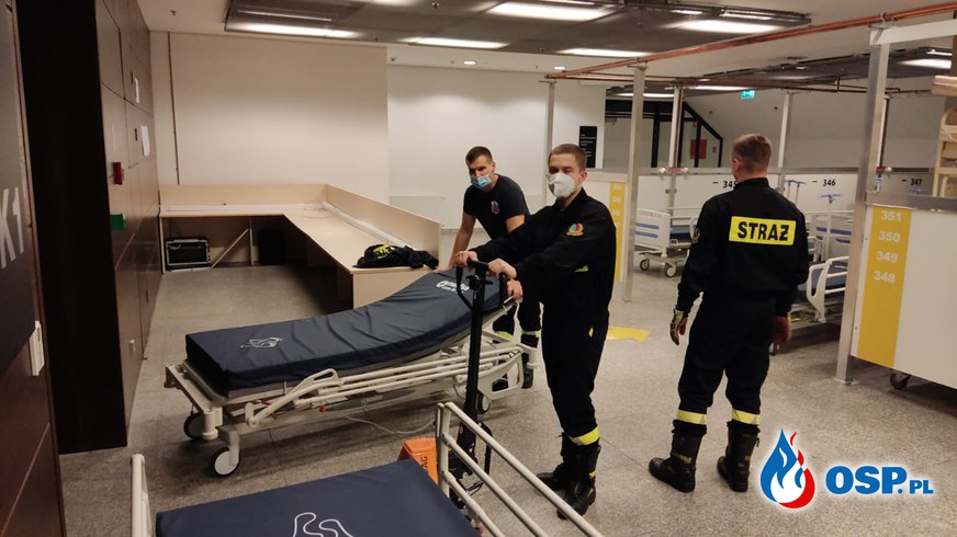 Strażacy pomagają w organizacji szpitala na Stadionie Narodowym OSP Ochotnicza Straż Pożarna