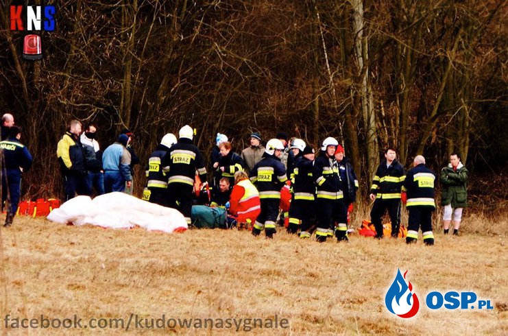 Wypadek paralotniarza. Wspólna akcja ratunkowa polskich i czeskich służb. OSP Ochotnicza Straż Pożarna