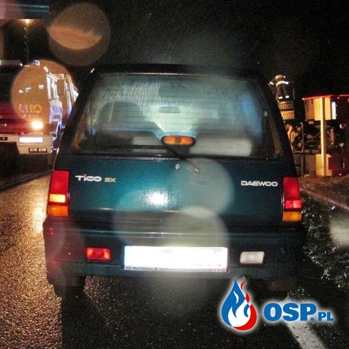 Wypadek wozu strażackiego w drodze do akcji. Scania przewróciła się na bok. OSP Ochotnicza Straż Pożarna