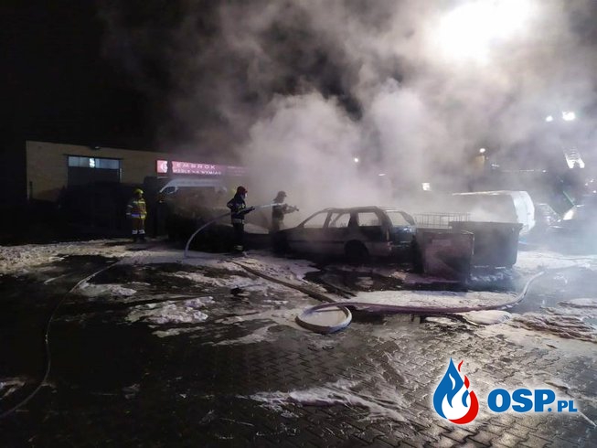 10 samochodów spłonęło na parkingu. Nocny pożar w Poznaniu. OSP Ochotnicza Straż Pożarna