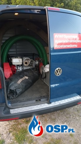 Ćwiczenia w zakresie użytkowania motopompy szlamowej - uzbrajanie Volkswagen T6 OSP Ochotnicza Straż Pożarna