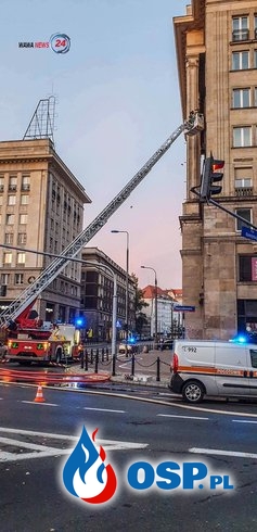 Pożar kamienicy w centrum Warszawy. 3 osoby w szpitalu, 20 ewakuowanych. OSP Ochotnicza Straż Pożarna