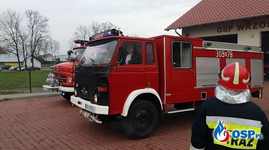 Strażacy z Wrzosek z honorami pożegnali wysłużonego Stara 28 OSP Ochotnicza Straż Pożarna