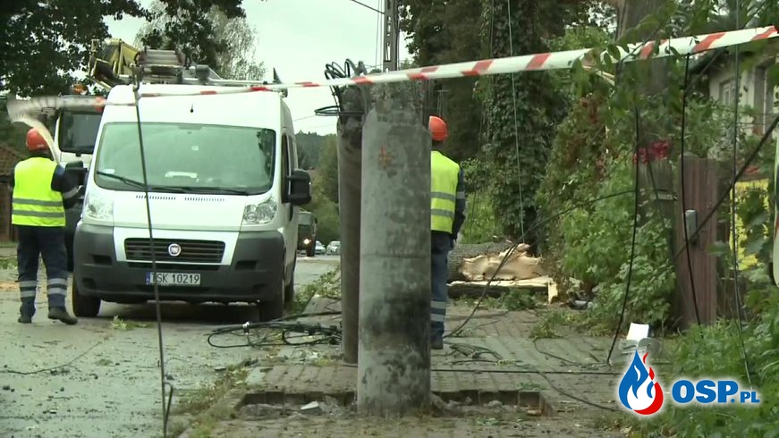 Nawałnice przeszły nad Polską. 1500 interwencji, 160 tys. domów było bez prądu. OSP Ochotnicza Straż Pożarna