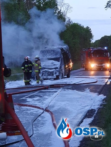 Bus uderzył w jelenia i stanął w ogniu OSP Ochotnicza Straż Pożarna