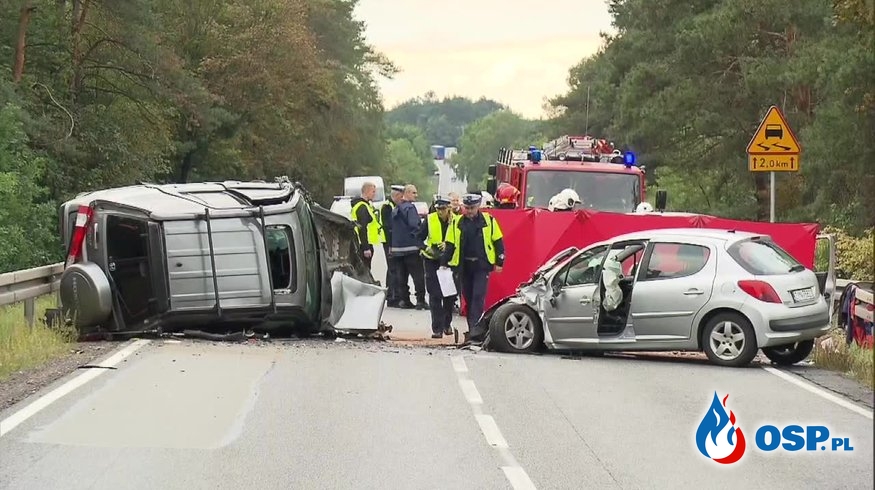 Tragiczne zderzenie 4 aut w Przyłubiu. Jedna osoba zginęła. OSP Ochotnicza Straż Pożarna