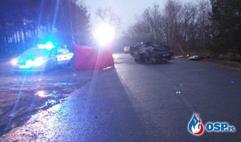 Wypadek śmiertelny w Głuszynie. Za kierownicą samochodu 83-latek. OSP Ochotnicza Straż Pożarna