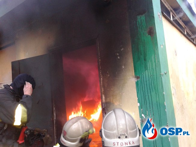 Ćwiczenia doskonalenia zawodowego dot. pożarów w pomieszczeniach, rozgorzenia i wentylacji OSP Ochotnicza Straż Pożarna