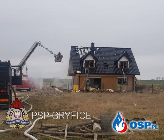 Pożar zniszczył dom prezesa OSP Mrzeżyno. Potrzebna pomoc. OSP Ochotnicza Straż Pożarna