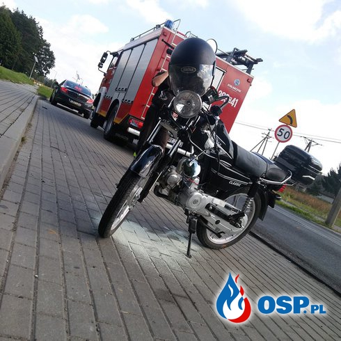 Wypadek na DW 551 Motorowerzysta kontra dostawcze Iveco OSP Ochotnicza Straż Pożarna