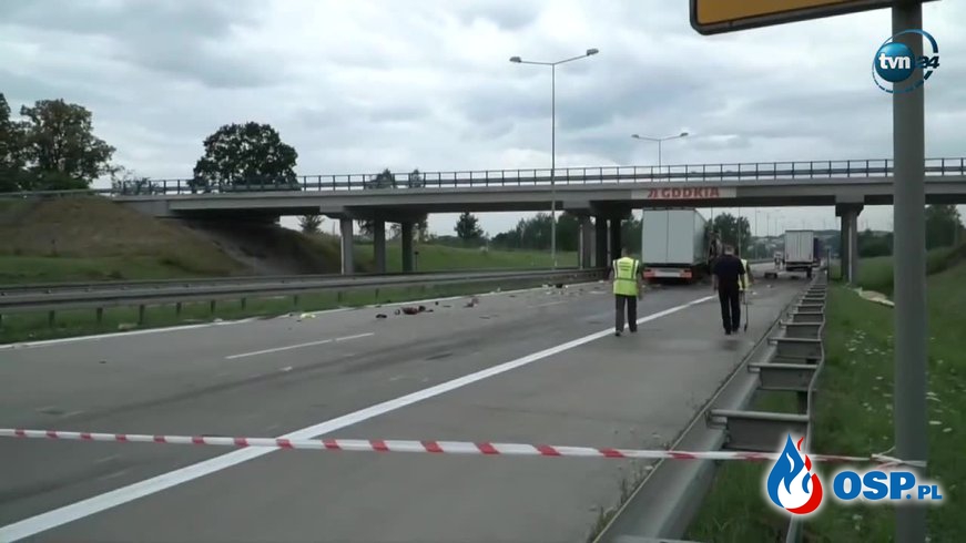 Zderzenie ciężarówki z cysterną na autostradzie A4. Jeden z kierowców zginął. OSP Ochotnicza Straż Pożarna