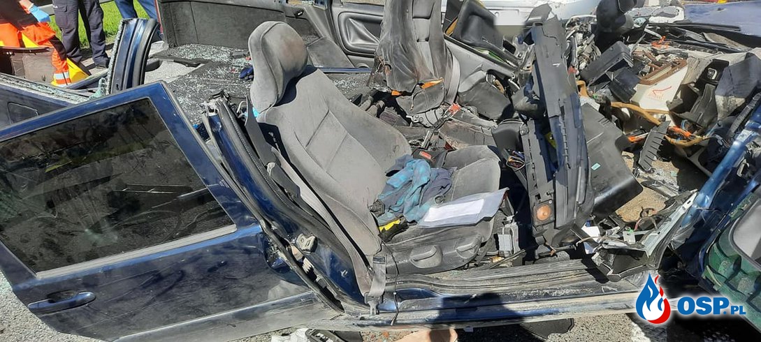 Tragiczny finał czołowego zderzenia. Dwóch kierowców nie żyje. OSP Ochotnicza Straż Pożarna