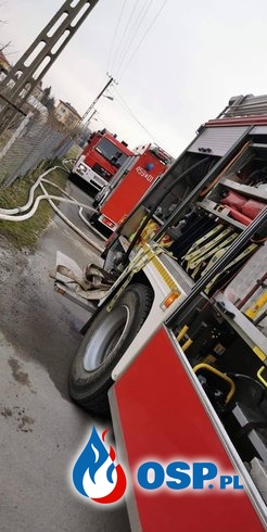 Pożar w fabryce mebli w Świętokrzyskiem. W akcji 15 zastępów strażaków. OSP Ochotnicza Straż Pożarna