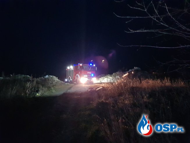 Pożar dzikiego wysypiska śmieci w Grabinie OSP Ochotnicza Straż Pożarna