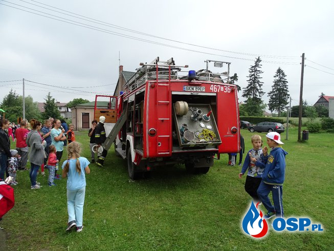 Pokaż gaśniczy na Dniu Rodziny w Czarnem Dolnem OSP Ochotnicza Straż Pożarna