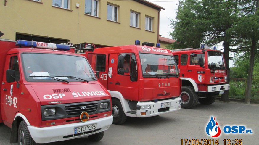 Pożar traw na terenie zakładu przetwarzającego drewno w Śliwicach OSP Ochotnicza Straż Pożarna