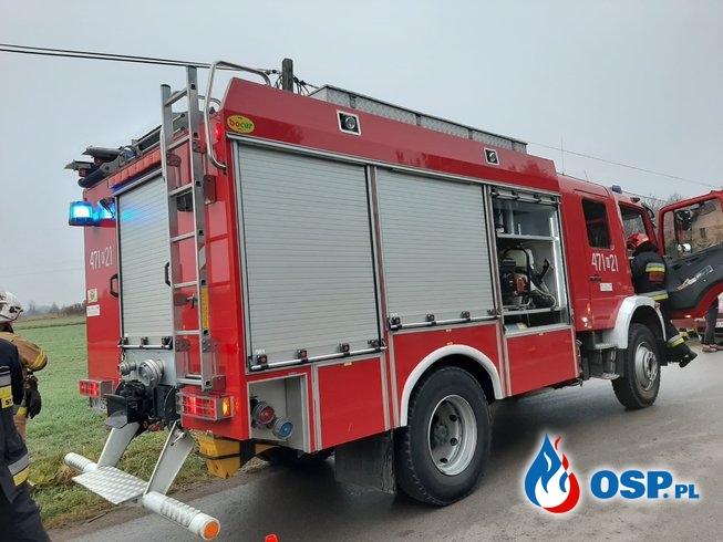 Wypadek dwóch samochodów osobowych na drodze gminnej - 22 listopada 2019r. OSP Ochotnicza Straż Pożarna