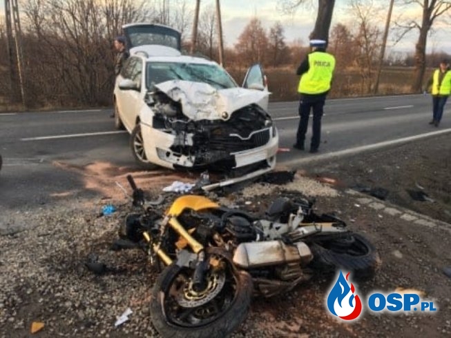 Tragiczny wypadek w Łękach. Nie żyje 55-letni motocyklista. OSP Ochotnicza Straż Pożarna
