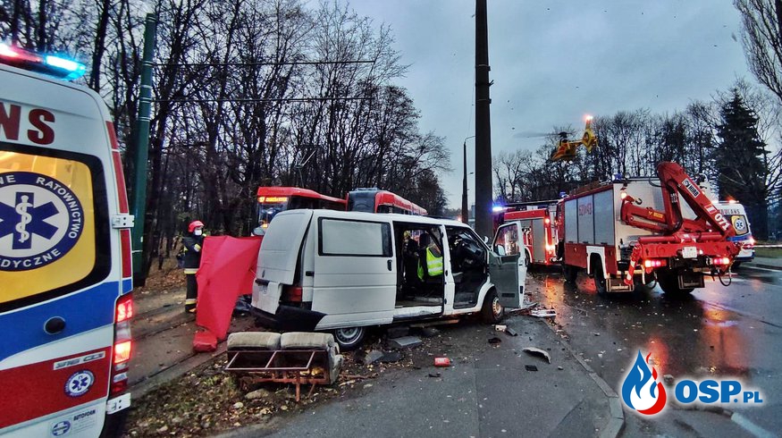 Wjechał busem wprost pod tramwaj. Obywatel Ukrainy zginął na miejscu. OSP Ochotnicza Straż Pożarna