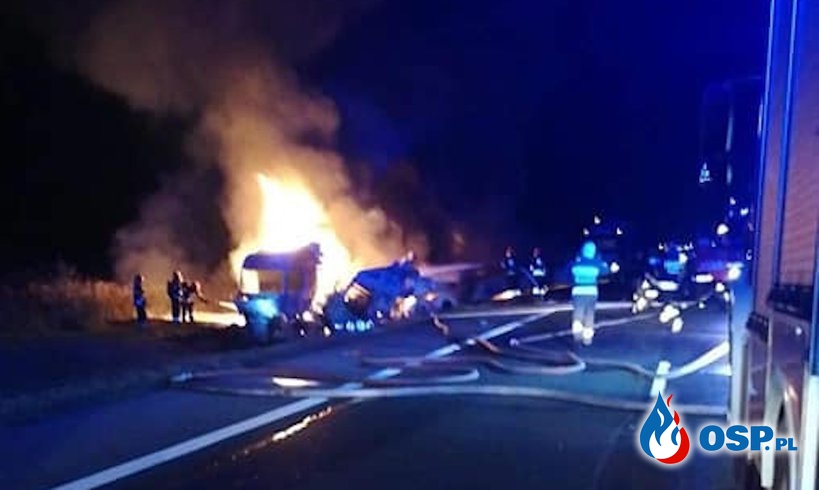 Dwie ciężarówki doszczętnie spłonęły po wypadku na DK1! OSP Ochotnicza Straż Pożarna